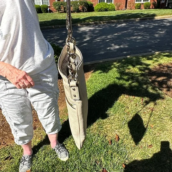 Kate Spade Cream Leather Crossbody Bag EUC - Picture 2 of 10